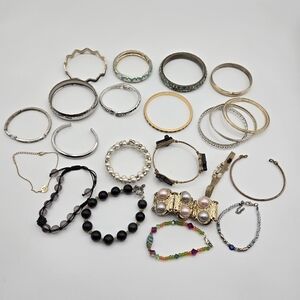 Bundle of Over 20 Miscellaneous Fashion Bracelets Vintage & Modern Estate